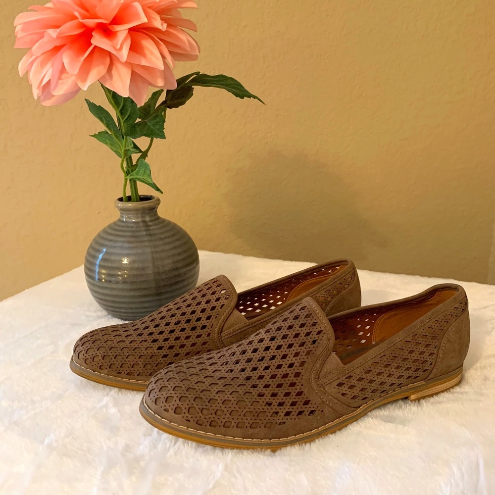 Indigo Rd Brown Flats EUC